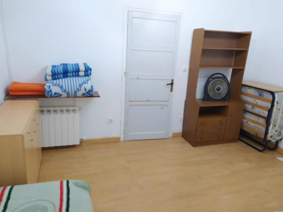 Apartamento Amplio Piso En Centro Con Balcon Cuenca  Exterior foto